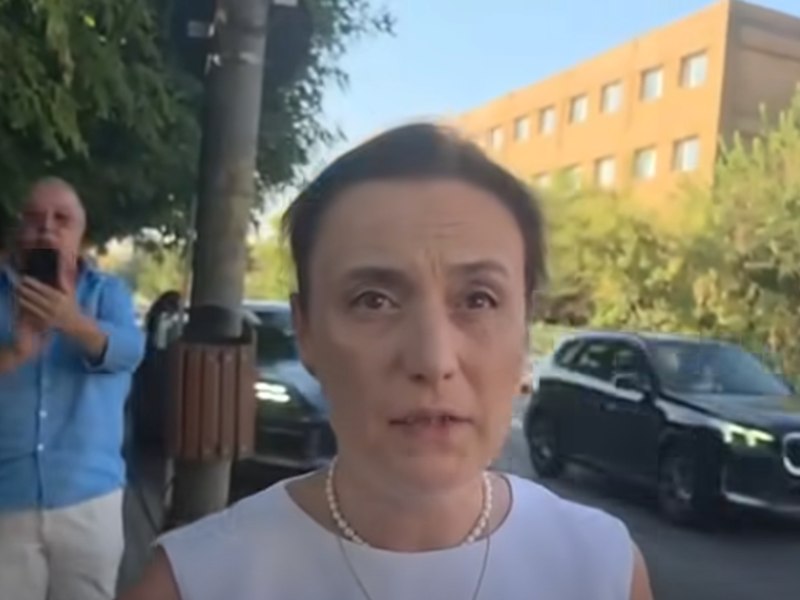 Momentul în care avocata Cristinei Trăilă împinge un jurnalist la DNA Iași: „S-a apropiat periculos de mult”