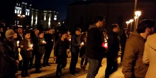 Credincioşii catolici au luat Lumina Sfântă de la Catedrală