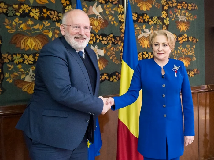 Frans Timmermans o contrazice pe Viorica Dăncilă şi susţine că România s-ar putea să scape de MCV nici în 2019, dacă nu sunt îndeplinite toate recomandările Comisiei. FOTO gov.ro