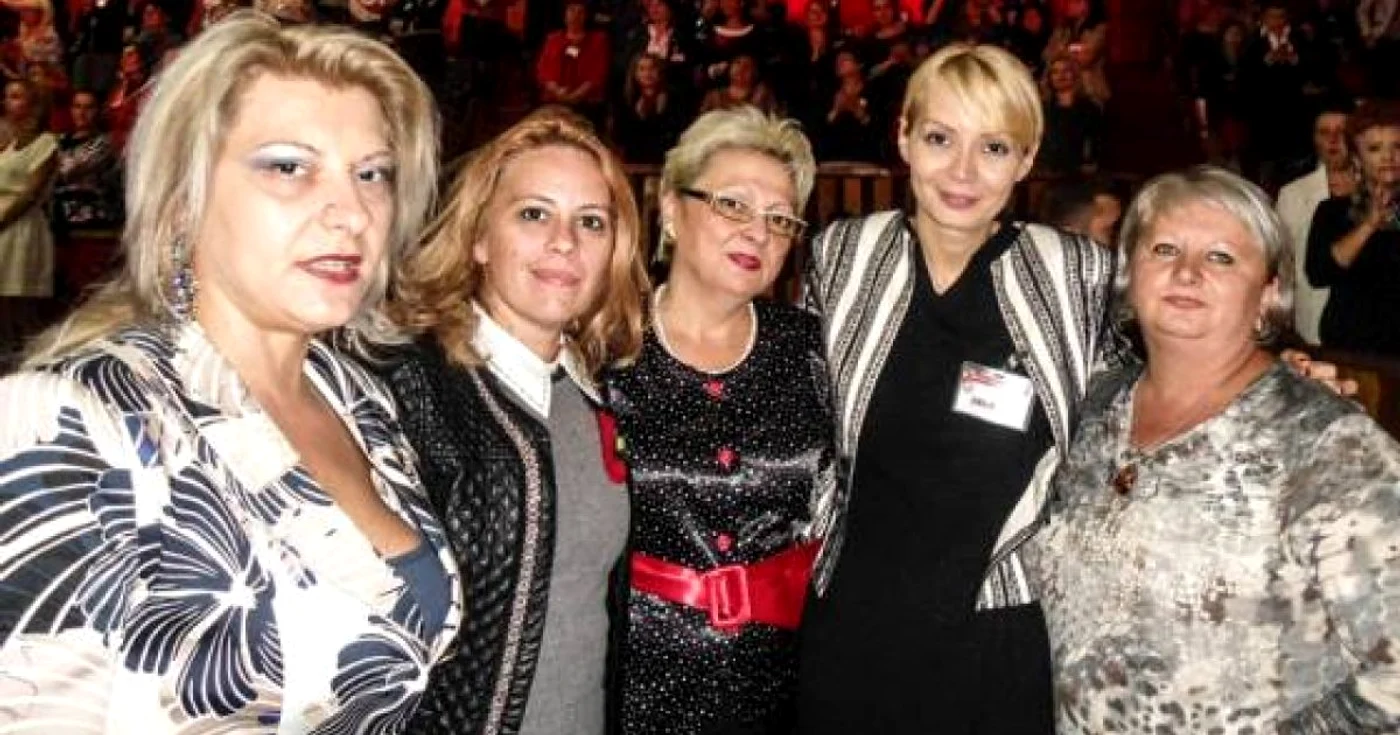 Daniela Bardan (prima din dreapta) alături de Daciana Sârbu şi colege din PSD / FOTO Facebook.com