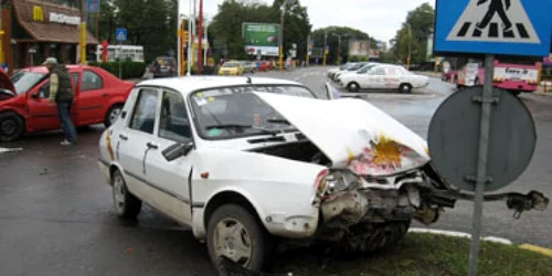 Constanţa: Trei maşini implicate într-un accident în intersecţie la Delfinariu