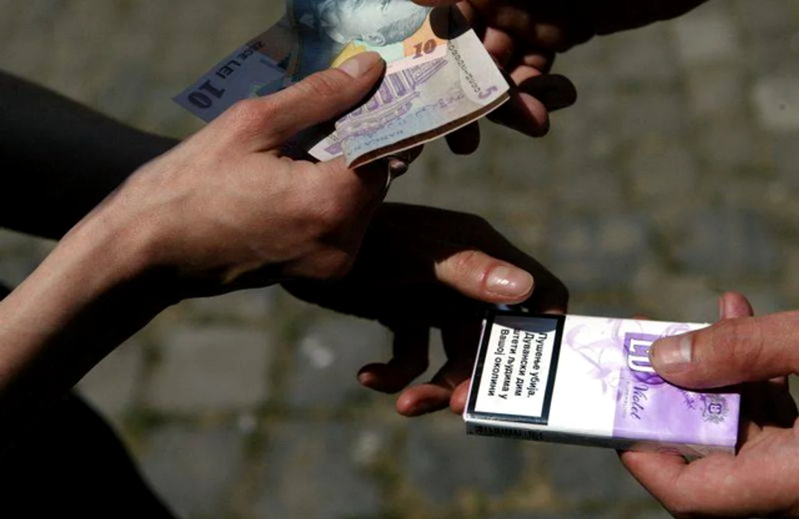 
    Țigările de contrabandă aduse din Republica Moldova erau vândute la amanet cu 10 lei pachetul  