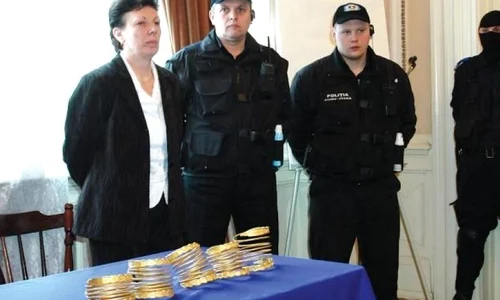 Brățările recuperate de statul român sunt vedetele lunii iunie la Muzeul de Istorie jpeg