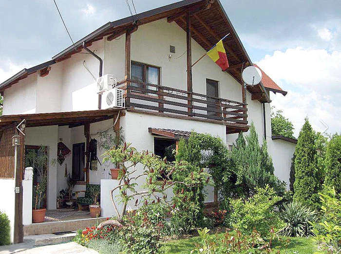 Proprietarii au încercat întâi să vândă casa de lângă Piteşti, dar fără succes