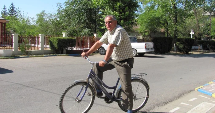 Constantin Anghel, un primar pe două roţi