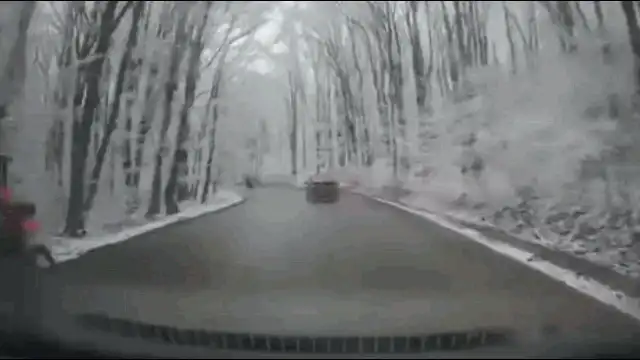 Tragedie în Ajunul Crăciunului. Un motociclist de 31 de ani a intrat într-un stâlp de beton pe un drum din Iași