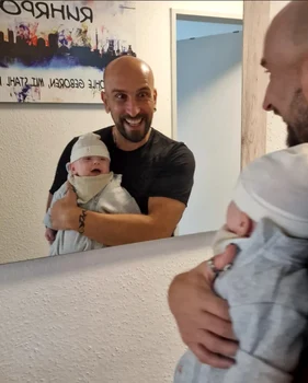 Călin Șerban și primul său nepot, Hector. FOTO: Instagram