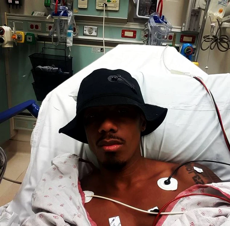 Nick Cannon (34 de ani) a publicat o fotografie cu el pe patul de spital