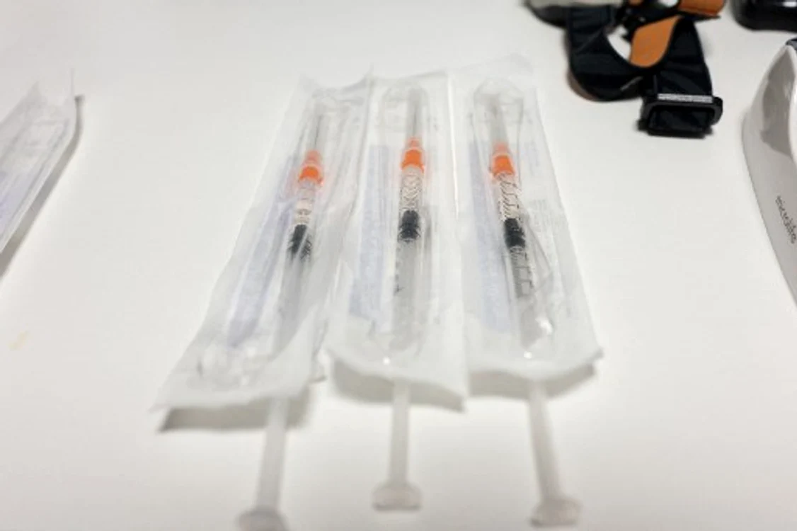 Vaccinul AstraZeneca este, momentan, nerecomandat persoanelor peste 55 de anifoto: AFP