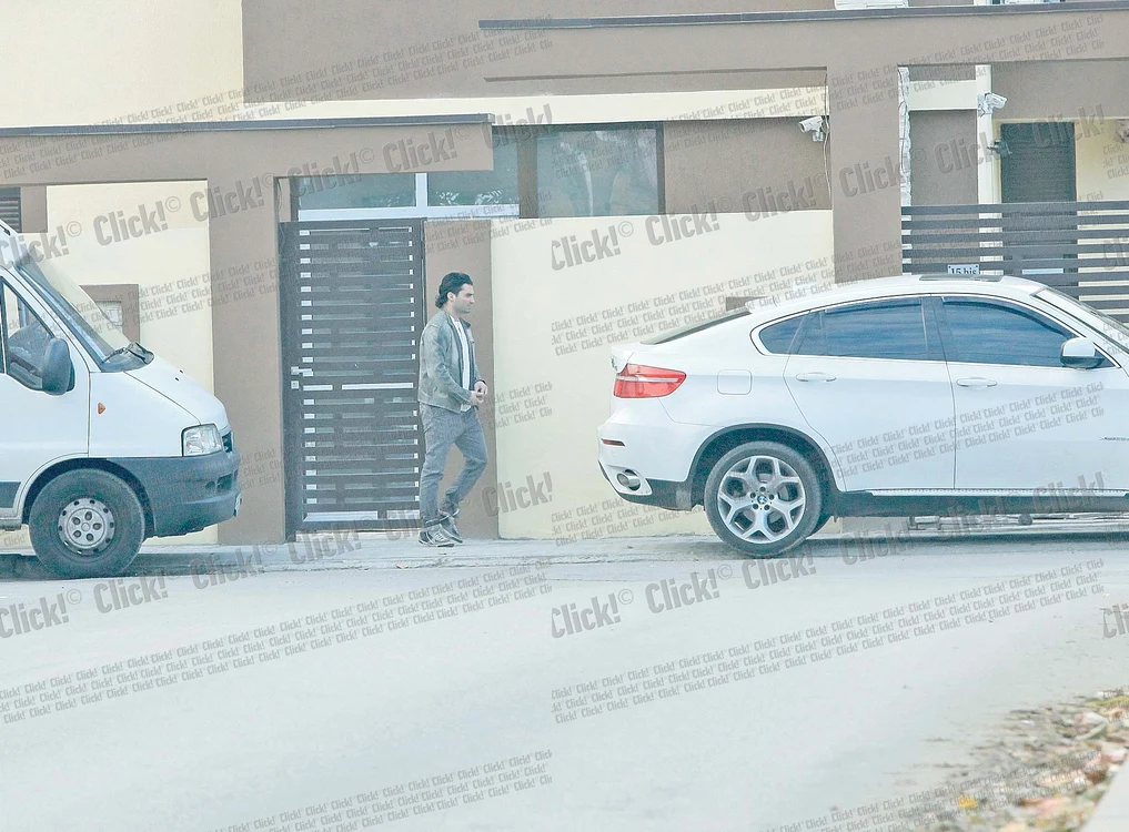 
    Pepe mai are puţin şi se  mută cu tot  familionul în  casa cea nouă din Pipera  