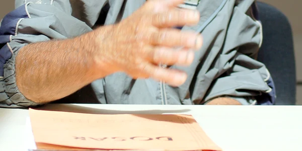 Bătrânul Octavian Dumitrescu a rămas pe drumuri