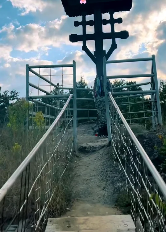 Crucea dorințelor de la Mănăstirea Cetățuia-Negru Vodă / Foto: captură video Instagram