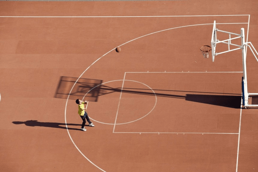 Copiii vor avea acces gratuit la terenul de sport din curtea şcolii, în afara orelor de curs. Proiect
