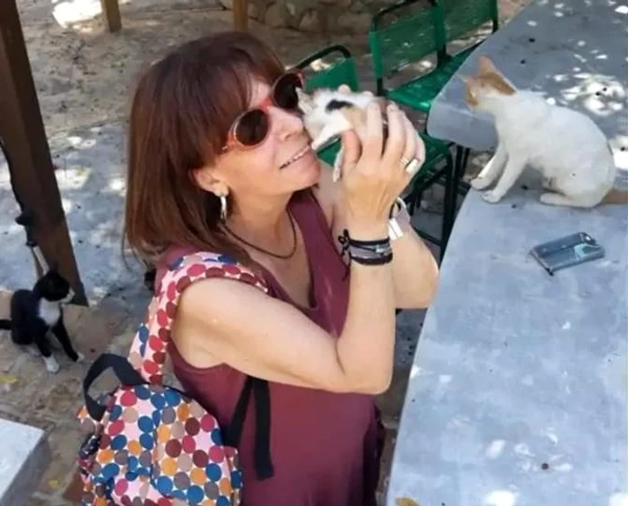 4 ekaterini sakellaropoulou pisici jpg jpeg