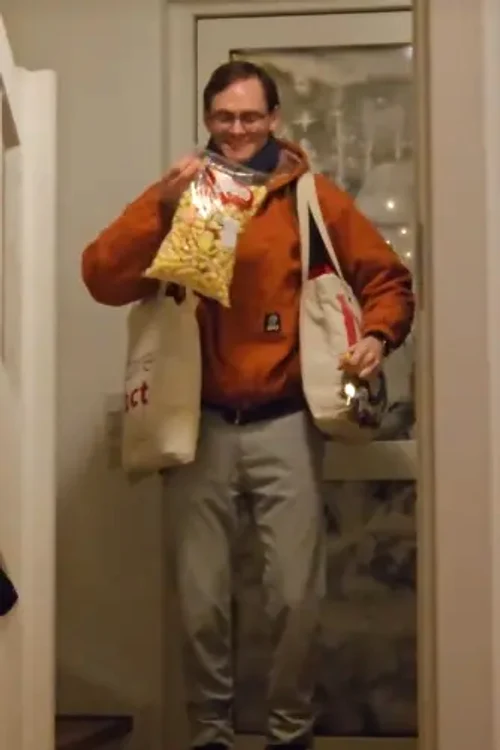 Tânărul danez vorbește în română despre produsele cumpărate FOTO captură video Tik Tok
