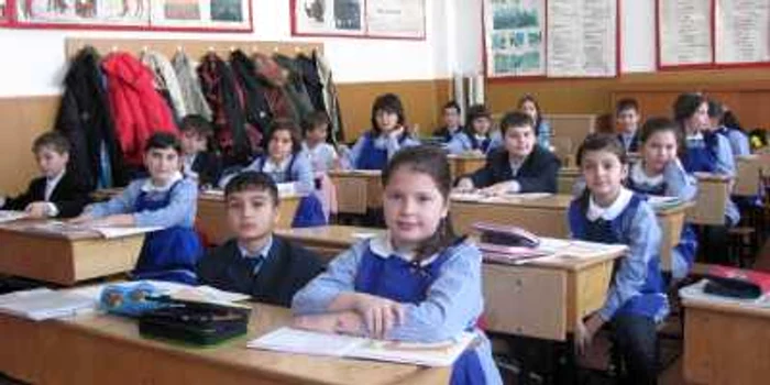 Învaţătorii care nu îşi completează clasele, primii disponibilizaţi