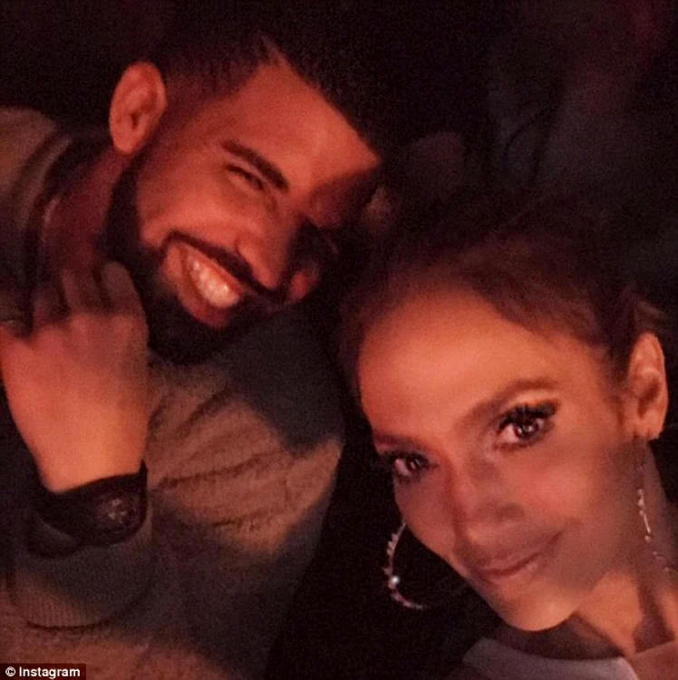 3B8BF15200000578 4069522 Look of love The 30 year old rapper posted this Instagram shot w a 3 1482891509236 jpeg