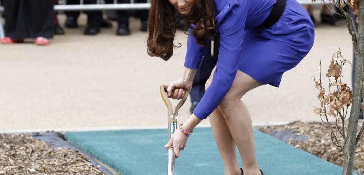 Ducesa de Cambridge va trebui să renunţe la fustele până la jumătatea coapsei pentru a-i face pe plac bunicii soţului său FOTO Arhiva