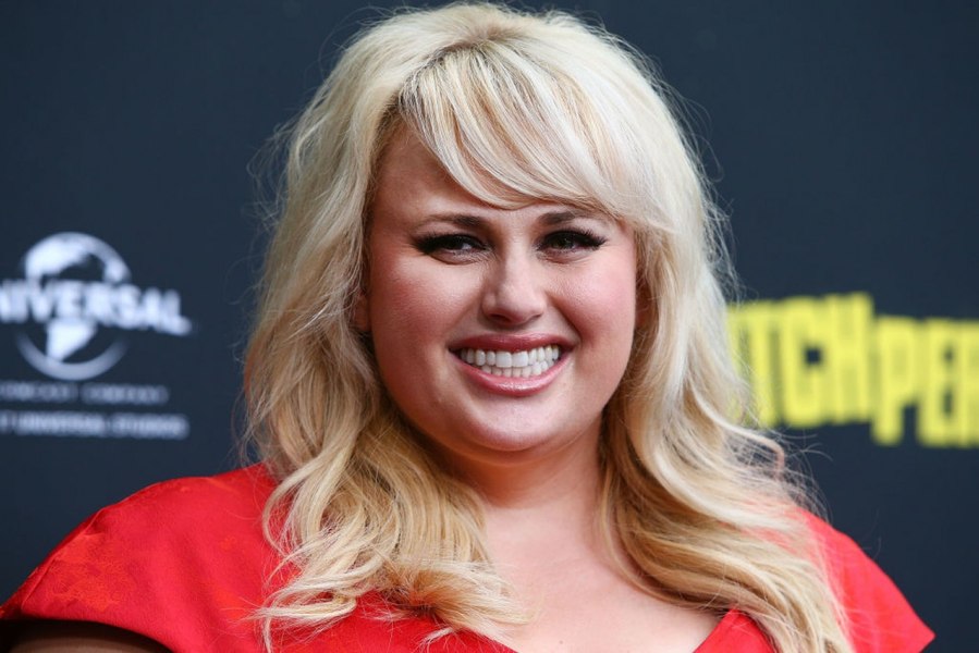 Actrița Rebel Wilson spune că a fost obligată prin contract să rămână supraponderală în timpul filmărilor pentru „Pitch Perfect” VIDEO