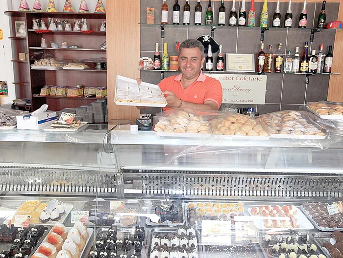 Şi plăcinta cu brânză dulce şi stafide are mare trecere la cofetărie