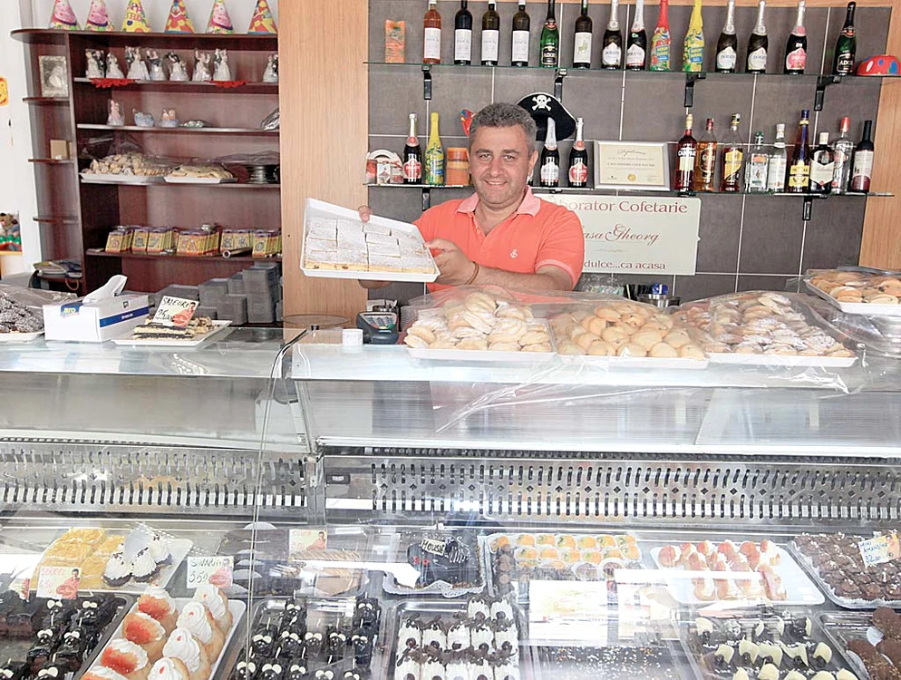 Şi plăcinta cu brânză  dulce şi stafide are  mare trecere la cofetărie 