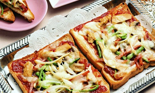 pizza rapida cu paine jpeg
