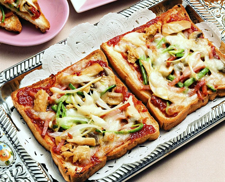 pizza rapida cu paine jpeg