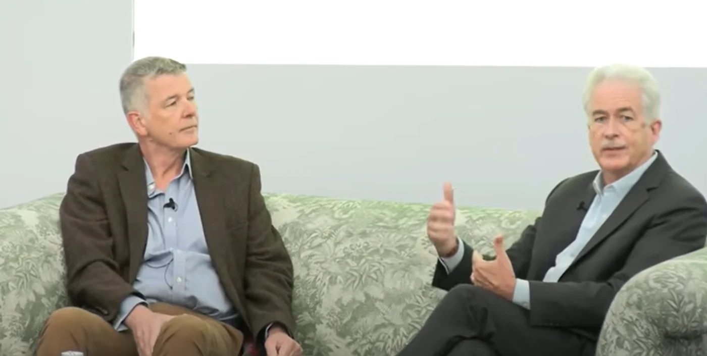 Șeful MI 6, Richard Moore, și șeful CIA, Bill Burns, la interviurile FT. FOTO: Captura video