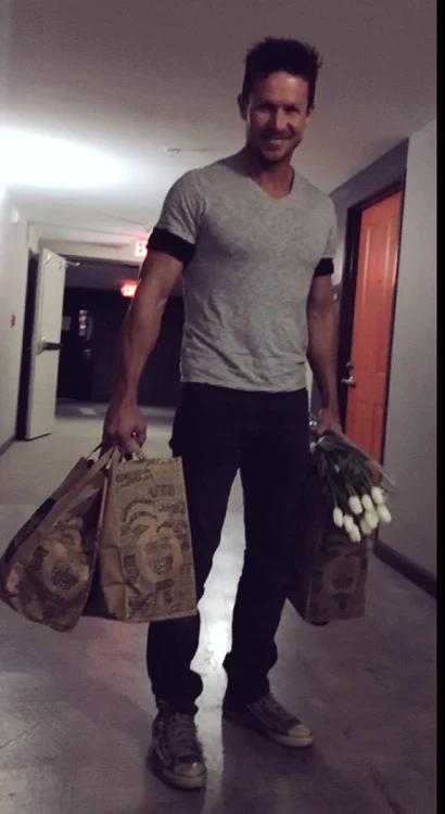 Felix Baumgartner i-a adus Mihaelei flori, de 8 martie