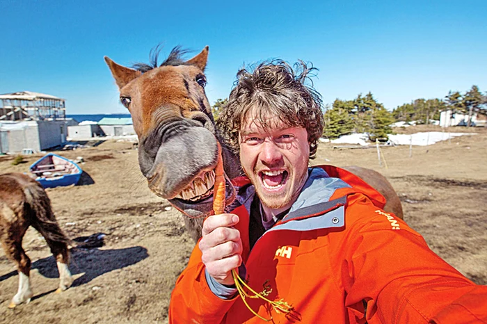 Allan Dixon reuşeşte să facă orice animal să râdă în faţa camerei de luat vederi