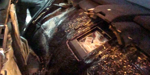 Ţigările sunt ascunse într-un compartiment amenajat în bancheta de spate a Mercedes-ului