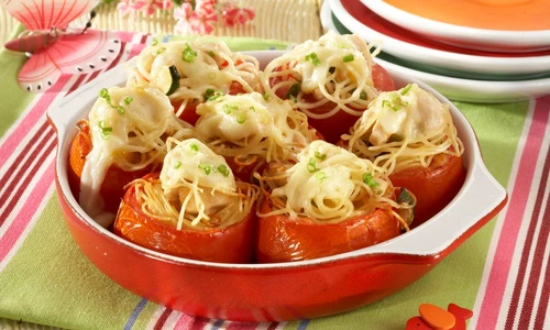 Rosii umplute cu spaghete şi pui jpeg