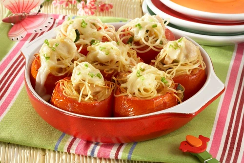 Rosii umplute cu spaghete şi pui jpeg