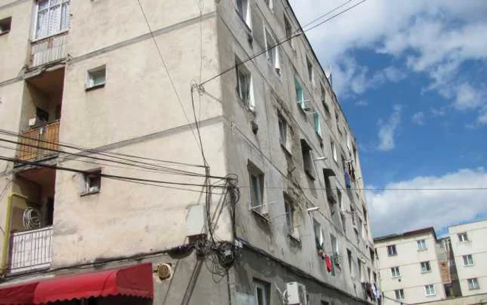 Blocul în care a locuit tânărul