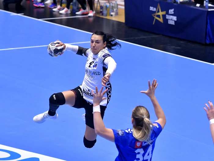 Cristina Neagu a înscris 7 goluri din 14 aruncări (Foto: sportpictures.eu)