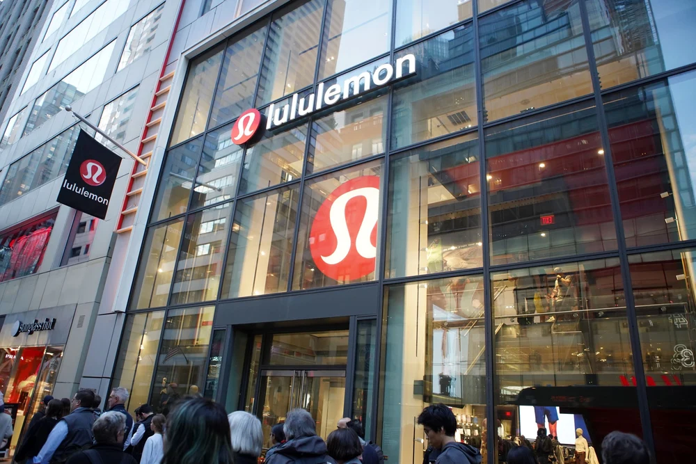 Lululemon, un retailer care produce haine sport, se extinde în România