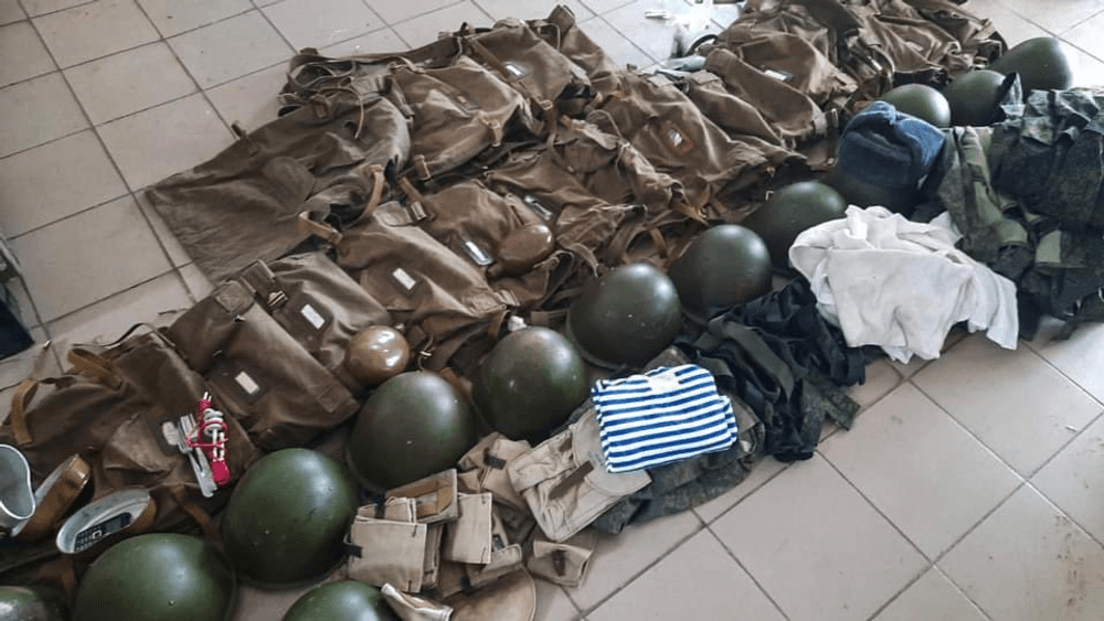 Diferența dintre echipamentele soldaților ruși pe care Putin le inspectează în fața camerelor de filmare și echipamentele pe care recruții le primesc în realitate | VIDEO