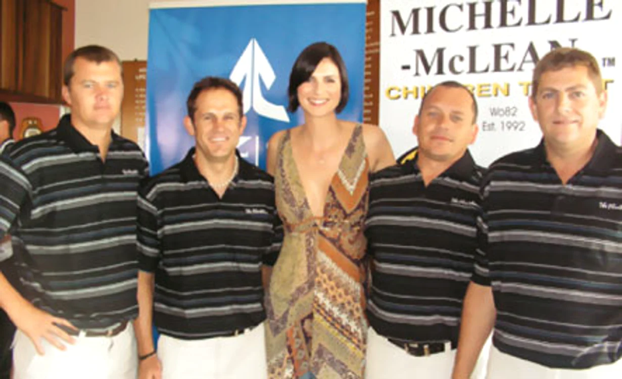 Michelle a participat  la un meci de golf pentru a strânge fonduri  destinate copiilor favorizaţi