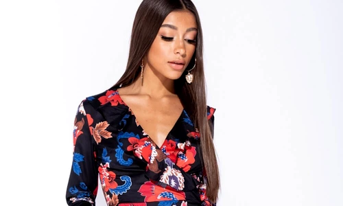 1 rochie scurta neagra cu imprimeu floral model parte peste parte jpg jpeg