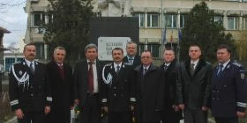 Dragoş Holca (al treilea din stânga) a picat de două ori concursul de şef al IJP Botoşani