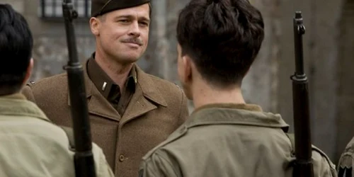 Brad Pitt joacă rolul locotenentului Aldo Raine