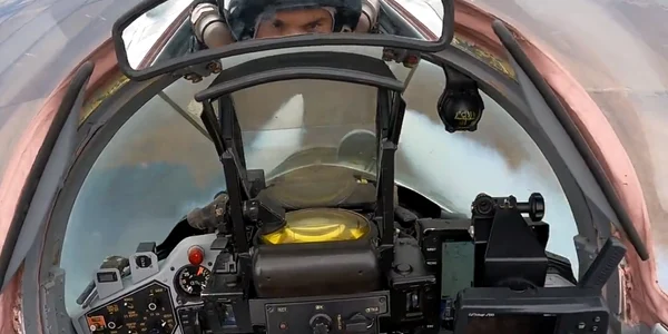 Avioanele Mig 29 lansează rachetele antiradar AGM 88 HARM furnizate de SUA Foto: Captură video