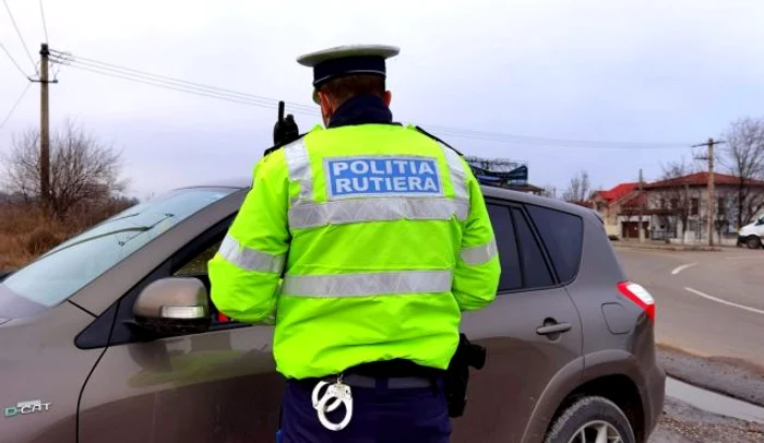 Polițiștii l-au amendat de cinci ori apoi l-au lăsat să plece FOTO Adevărul