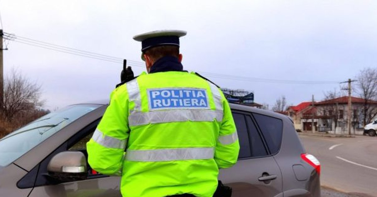 Șofer prins de două ori la volan, cu permisul suspendat, a fost reținut