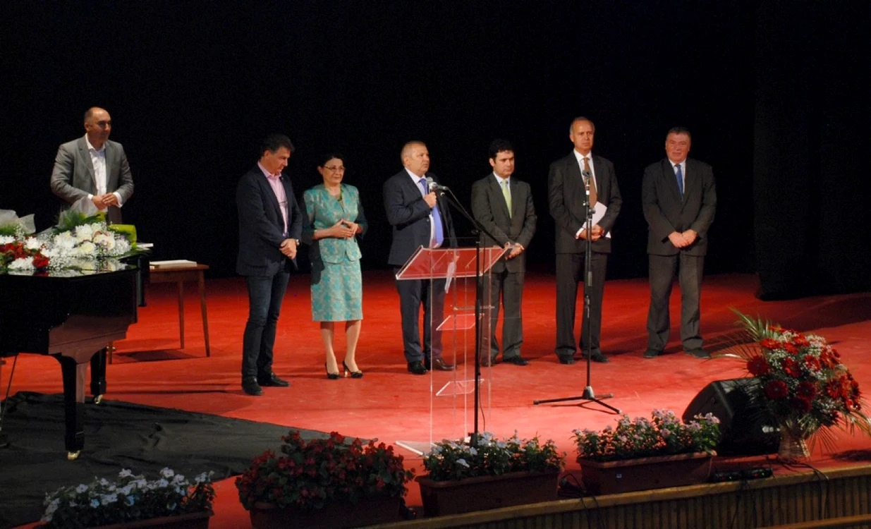 Pentru că Brăila s-a clasat pe primul loc la nivel naţional, ministrul Pricopie a ţinut să fie prezent la festivitatea de premiere  FOTO Florentin Coman