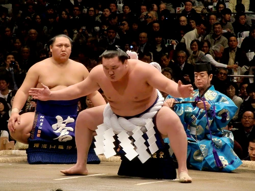 1024px hakuho shiranui dohyo iri 2012 jan JPG jpeg