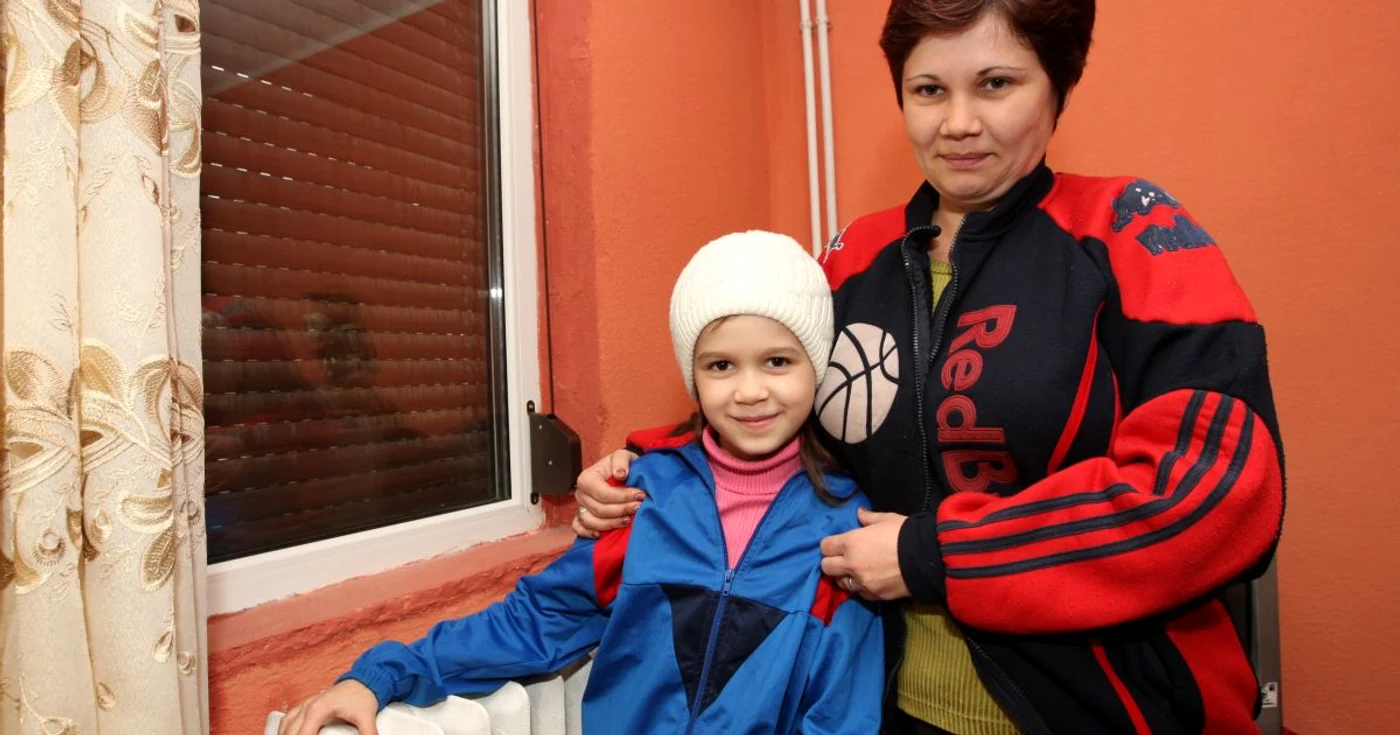 Luminiţa Rotaru şi fiica de opt ani, Mădălina, preferă factura mică şi să stea îmbrăcaţi în casă
