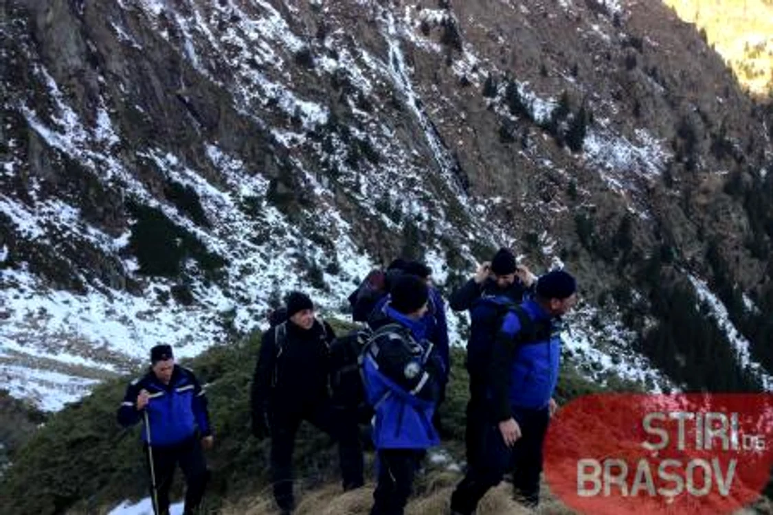 Patru turişti rătăciţi de luni (22 iulie) în Masivul Făgăraş sunt căutaţi de jandarmi şi salvamontiştiFoto: Știri de Brașov