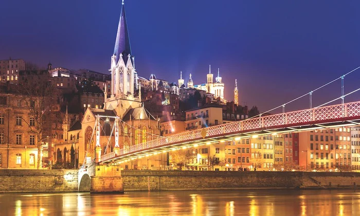 Lyon: lumina cucerește întunericul jpeg