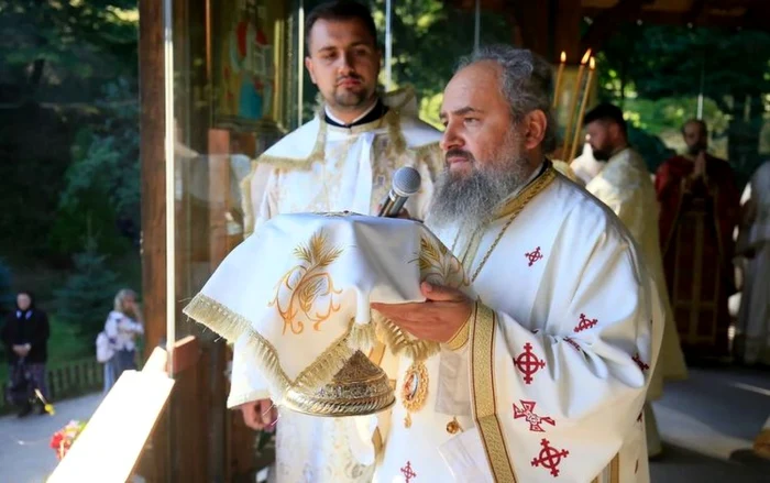 sarbatoare la manastire aprislop foto episcopia devei si hunedoarei